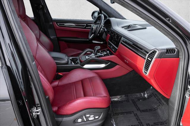 Used 2020 Porsche Cayenne Turbo image 27