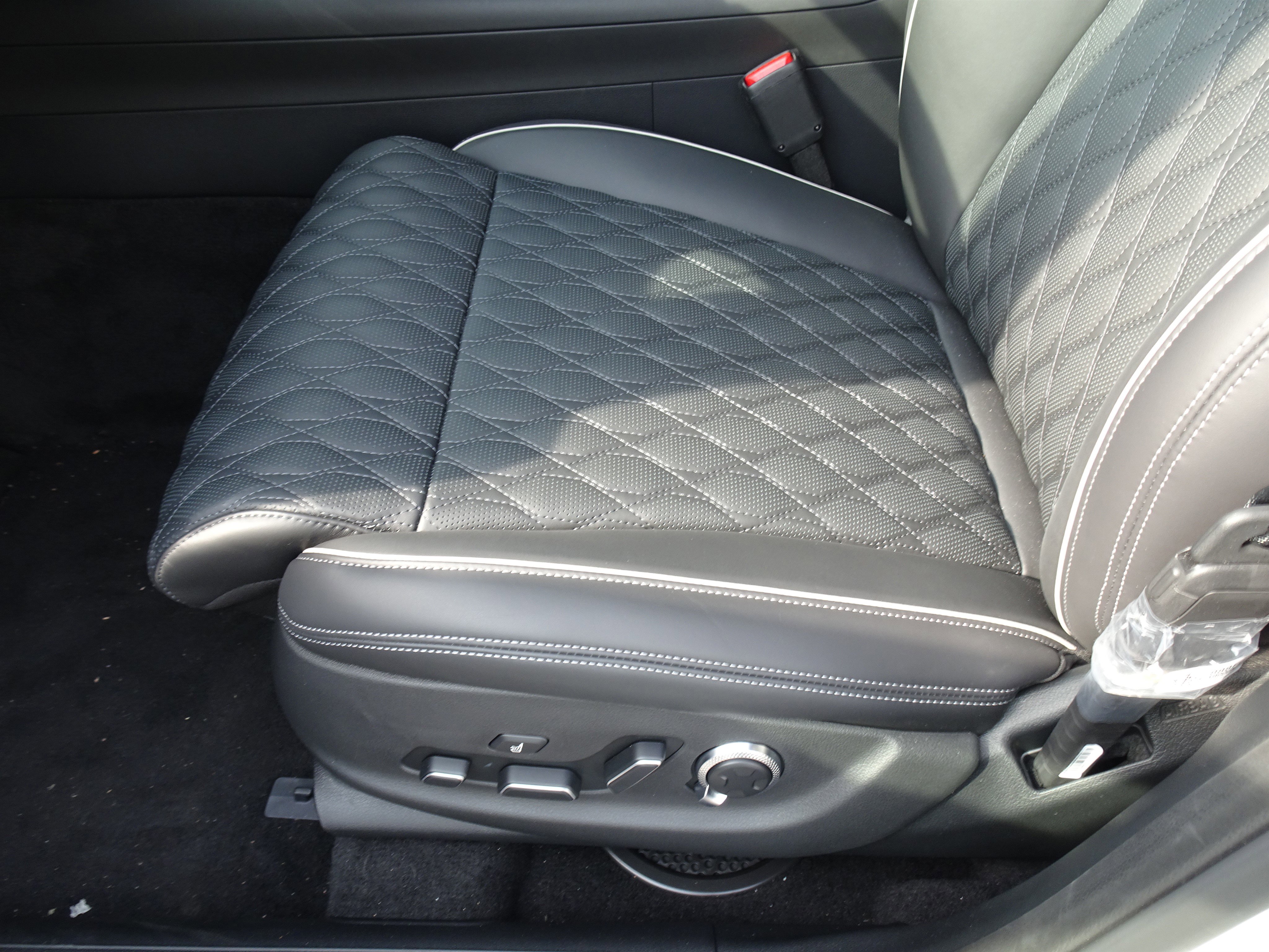 New 2025 Genesis GV70 3.5T Sport w/ Sport Advanced Package image 9