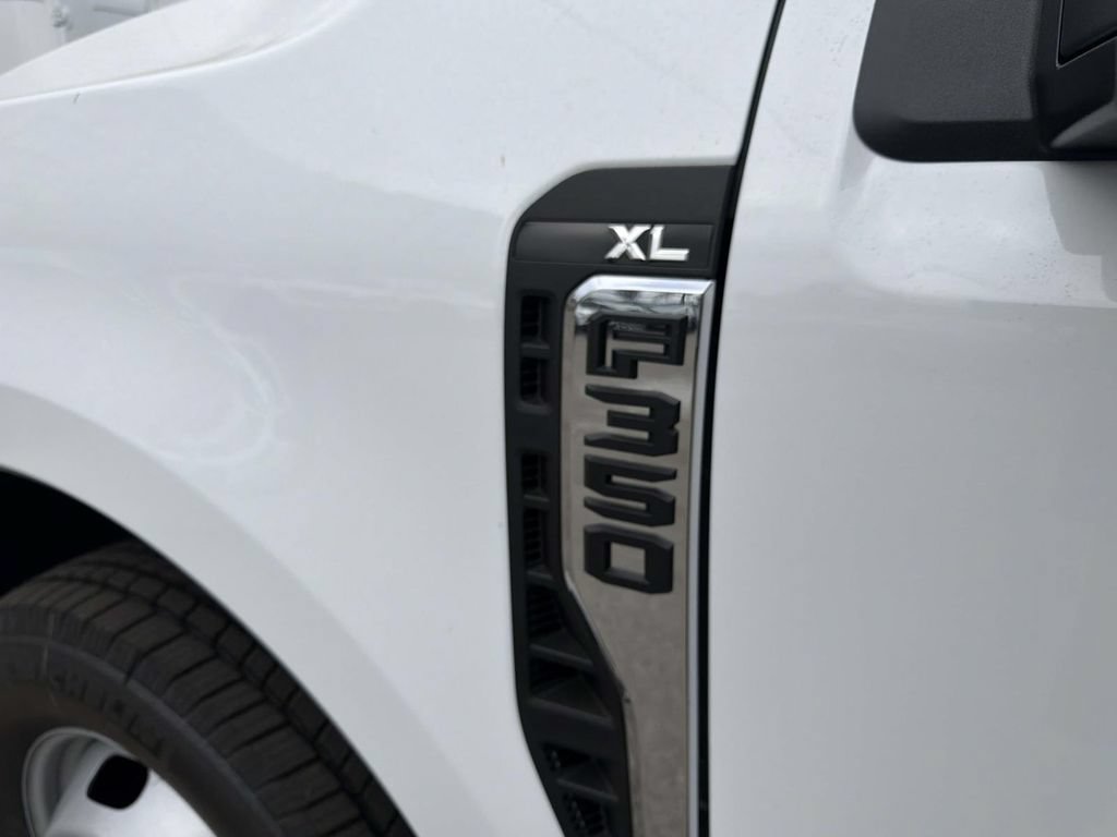 New 2026 Ford F350 XL w/ XL Chrome Package RWD image 8