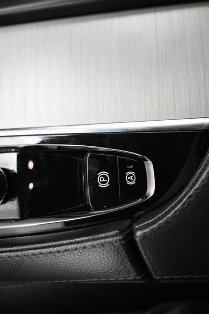 Used 2022 Volvo XC90 T5 Momentum AWD/4WD image 21