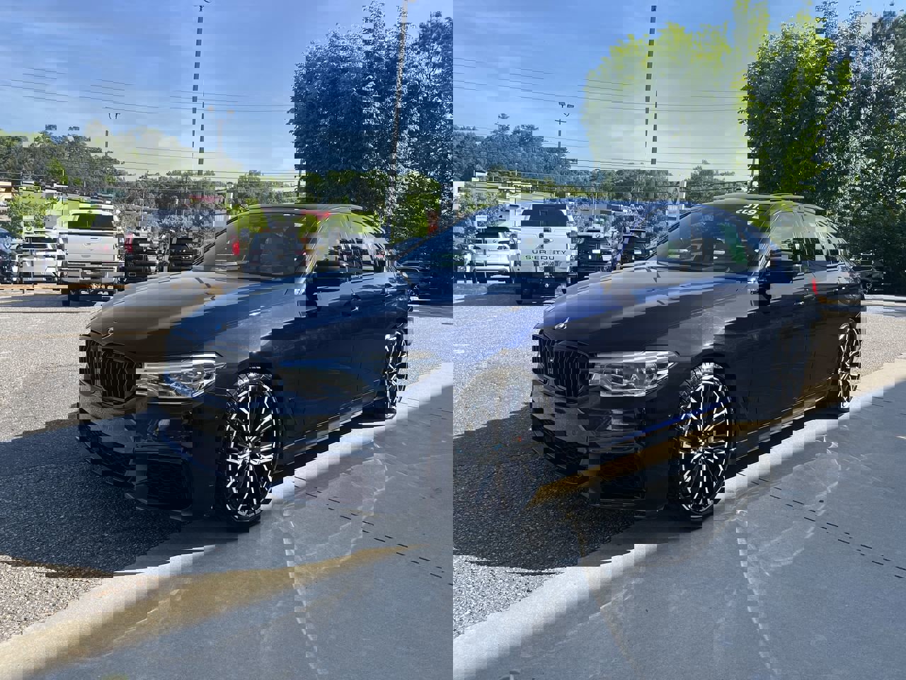 Used 2019 BMW M550i xDrive w/ Premium Package image 4