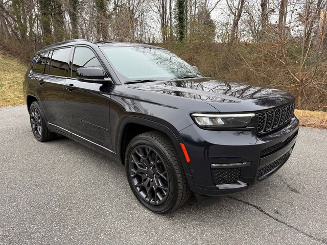 Used 2023 Jeep Grand Cherokee L Summit w/ Advanced Protech Group IV image 4