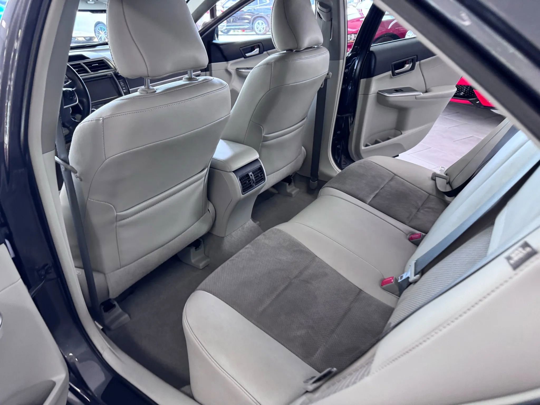 Used 2014 Toyota Camry XLE image 18