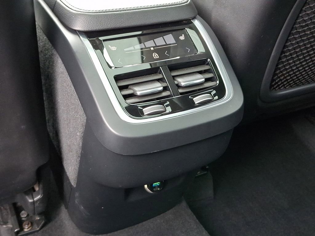 Used 2020 Volvo XC90 T5 Momentum w/ Protection Package Premier AWD/4WD image 11