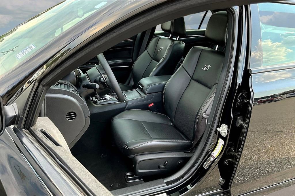 Used 2023 Chrysler 300 S w/ Comfort Group RWD image 22