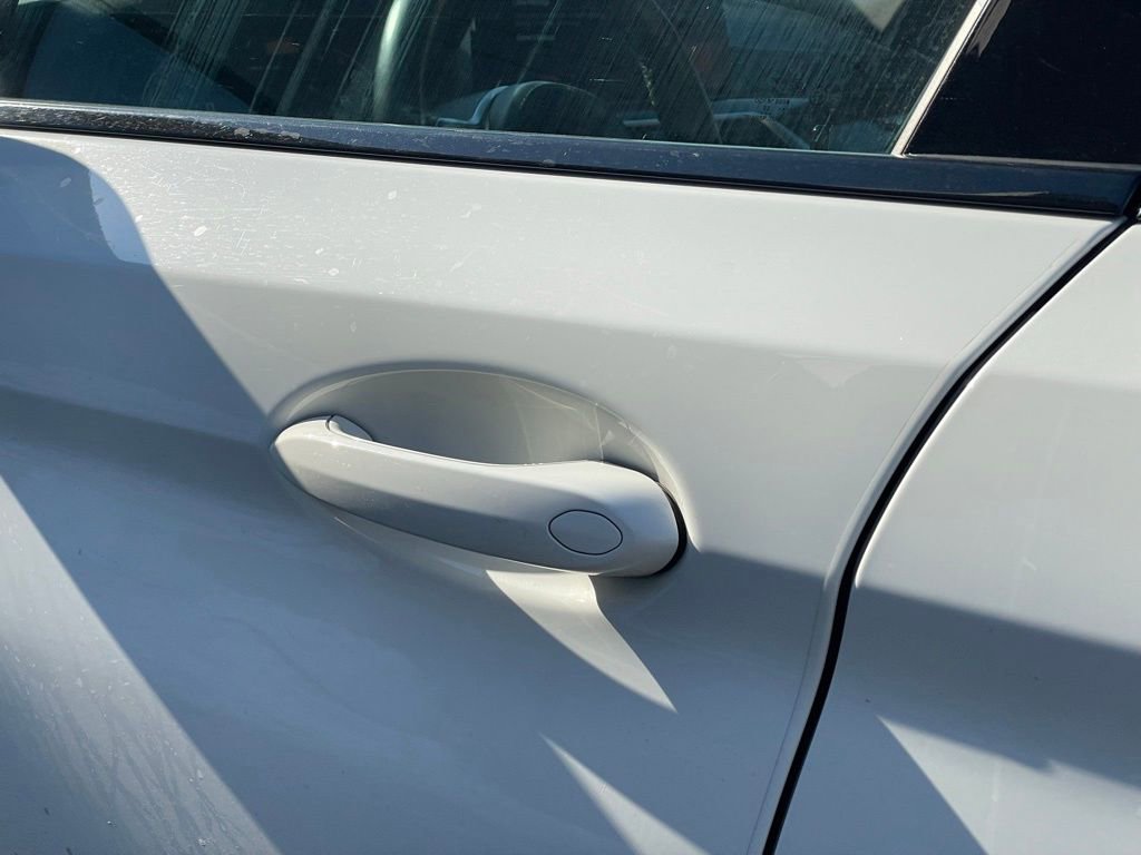 Used 2023 BMW M550i xDrive w/ Dynamic Handling Package image 25