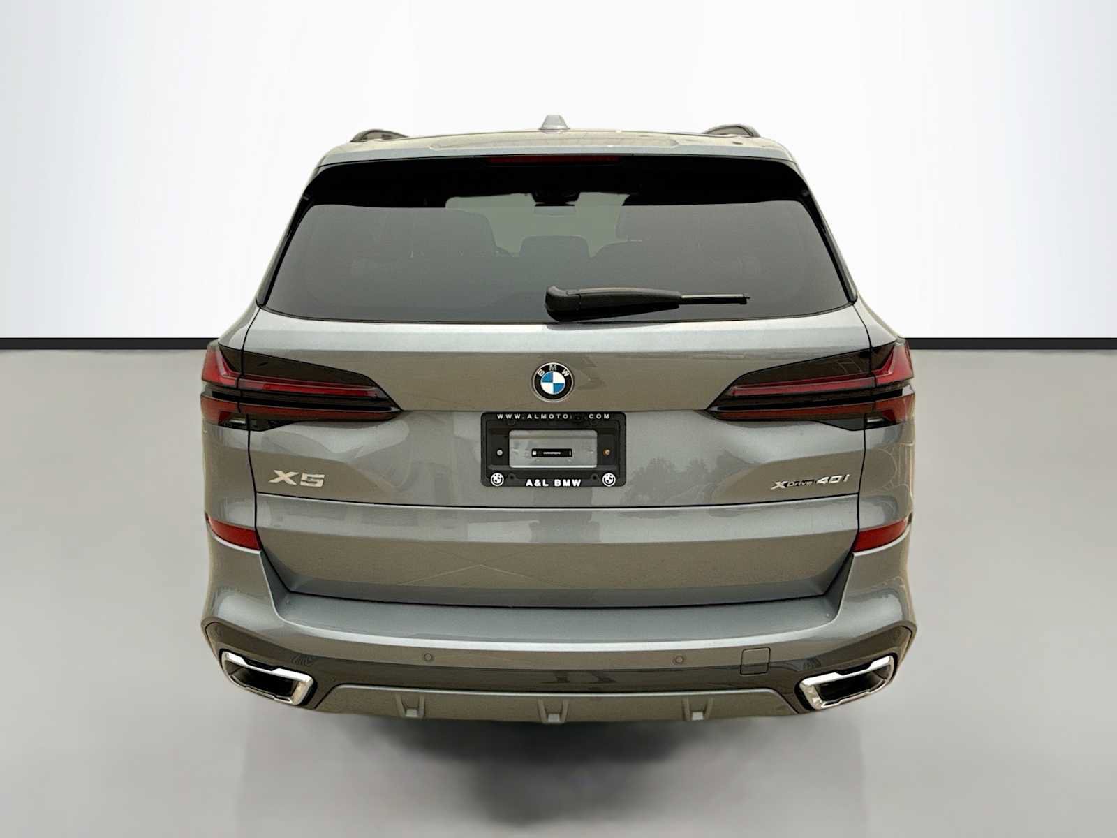 Used 2026 BMW X5 xDrive40i w/ M Sport Package AWD/4WD image 4
