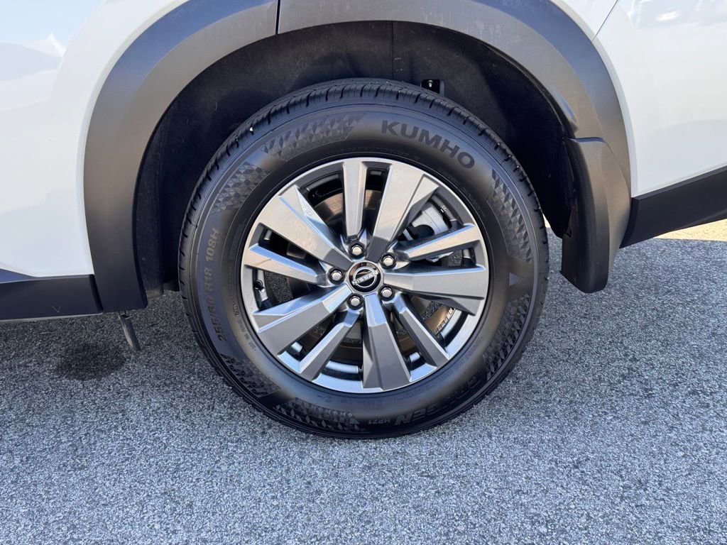 New 2025 Nissan Pathfinder SV image 10