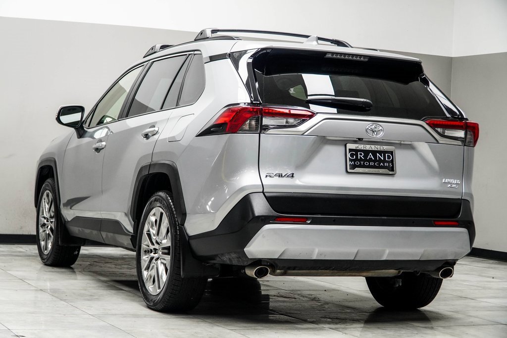 Used 2019 Toyota RAV4 Limited image 10
