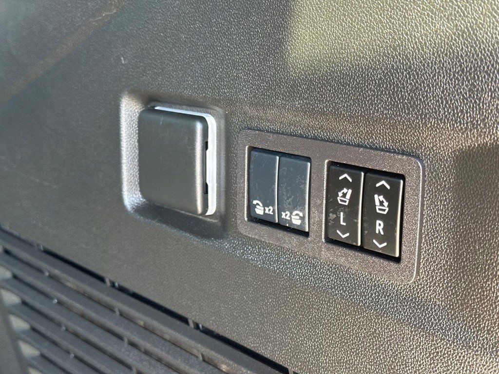 Used 2024 GMC Yukon Denali image 8