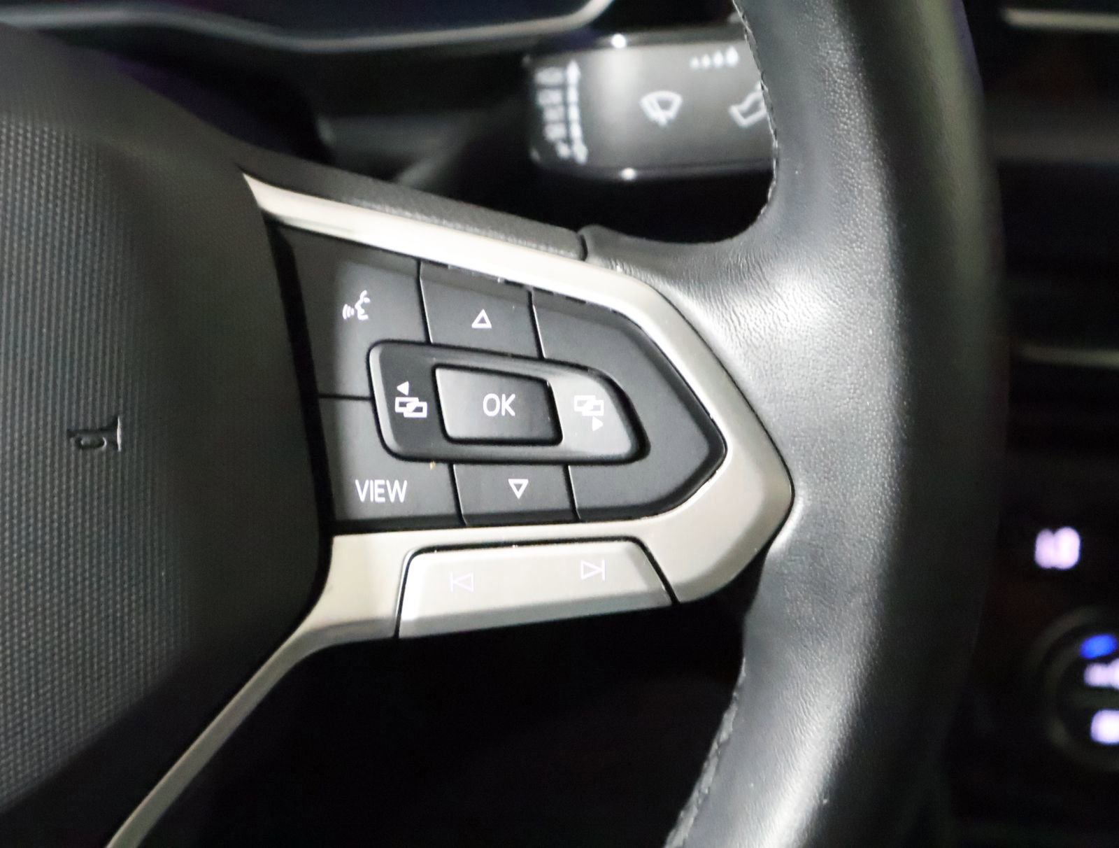 Used 2024 Volkswagen Jetta SE image 37