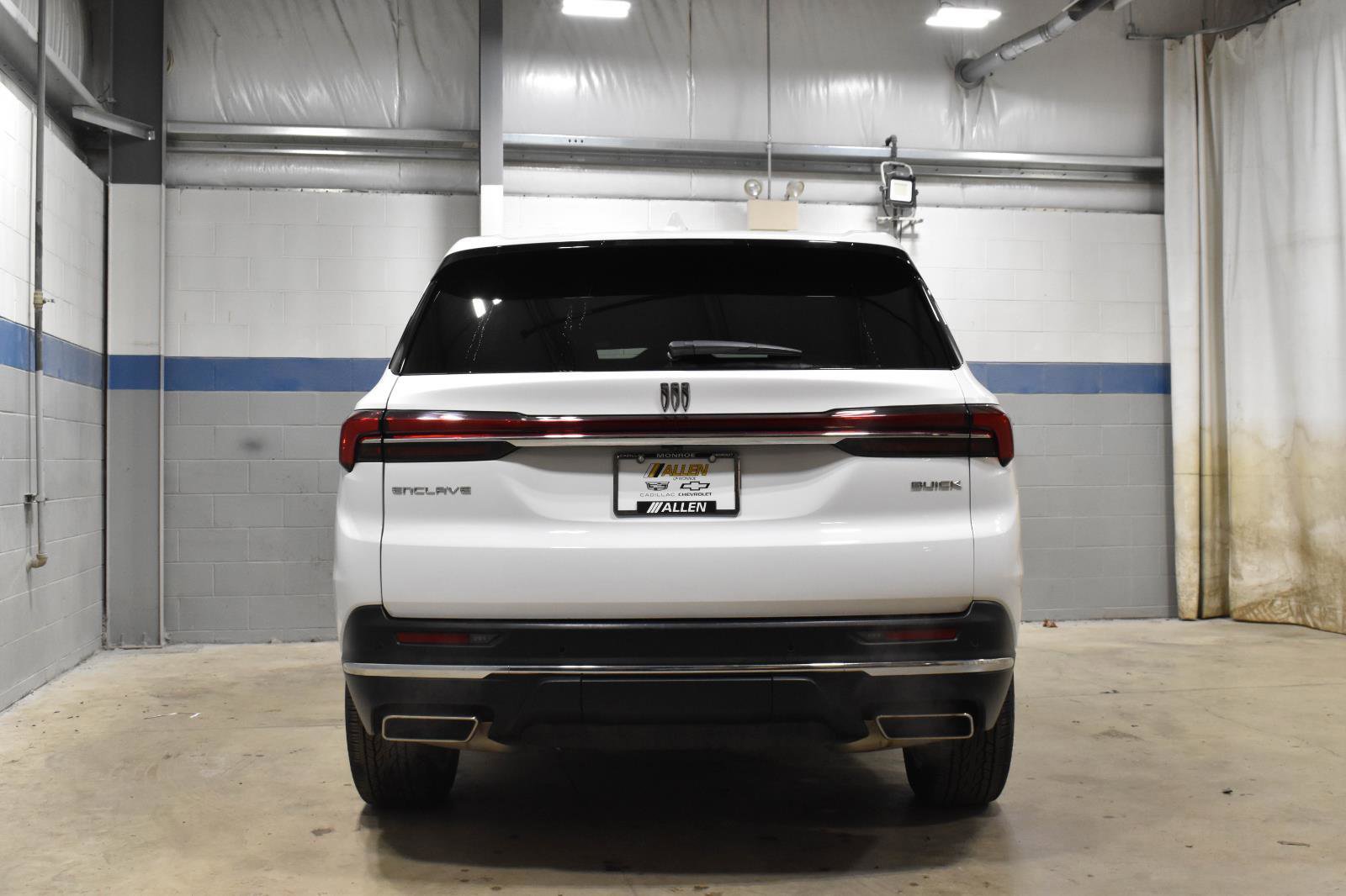 Used 2025 Buick Enclave Preferred image 28