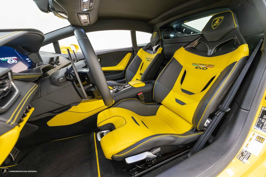 Used 2020 Lamborghini Huracan EVO RWD image 24