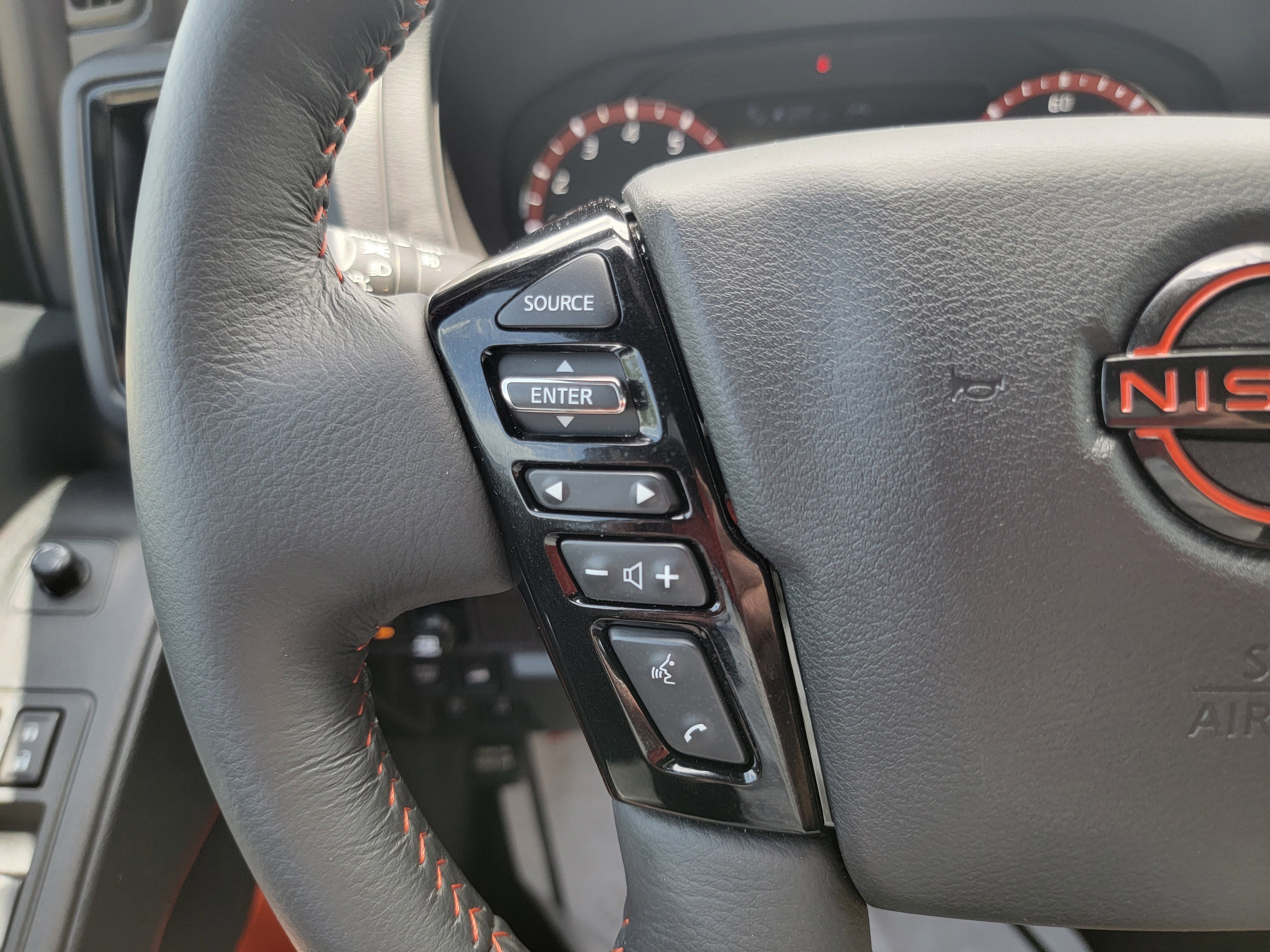 Used 2025 Nissan Frontier PRO-4X w/ Pro Convenience Package image 22