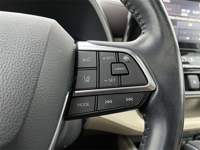 Used 2020 Toyota Highlander XLE image 28