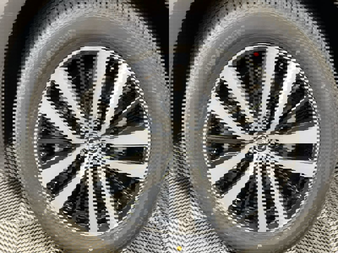 Used 2024 Nissan Pathfinder Platinum image 11