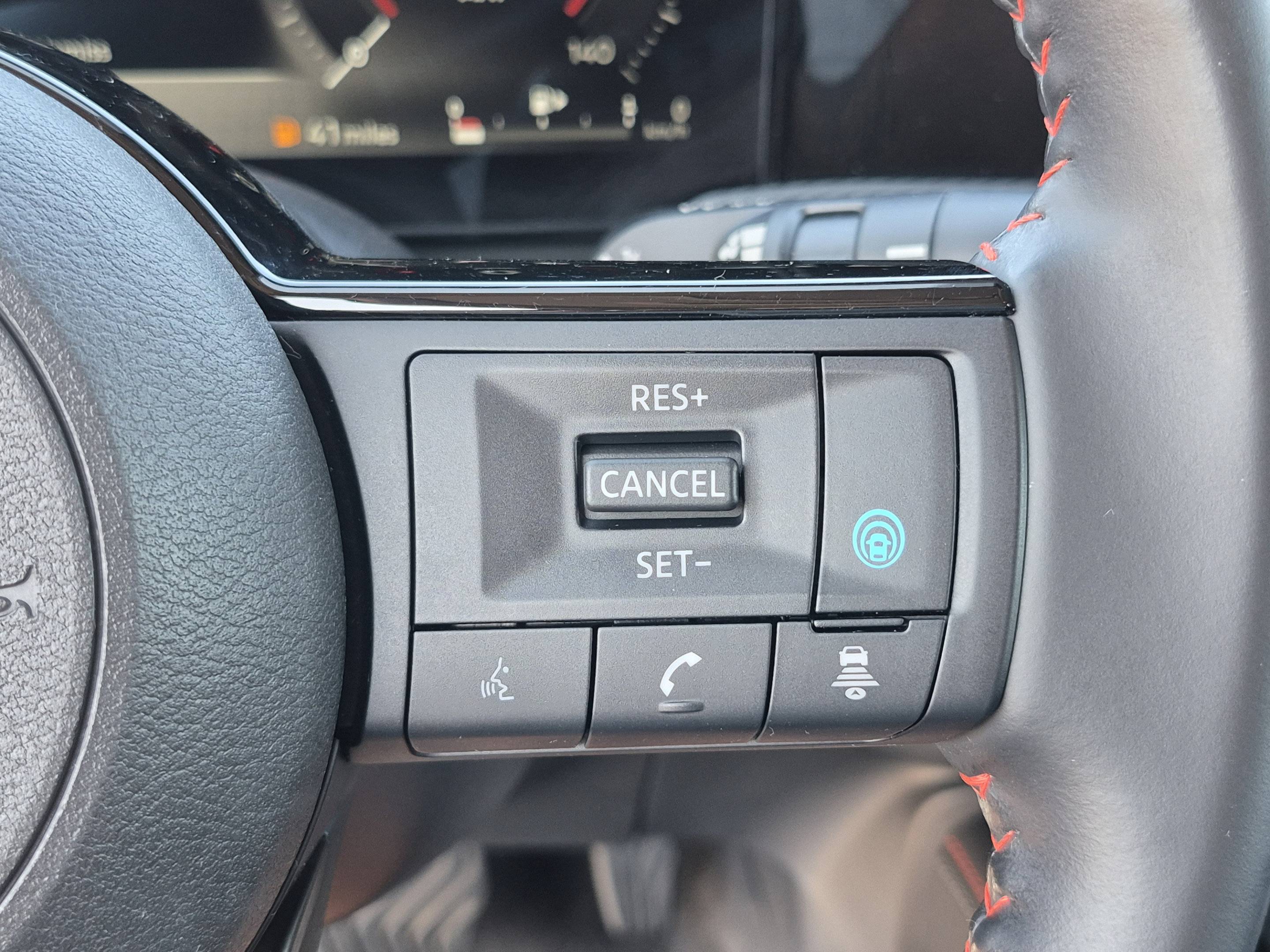 Certified 2025 Nissan Kicks SR FWD image 31