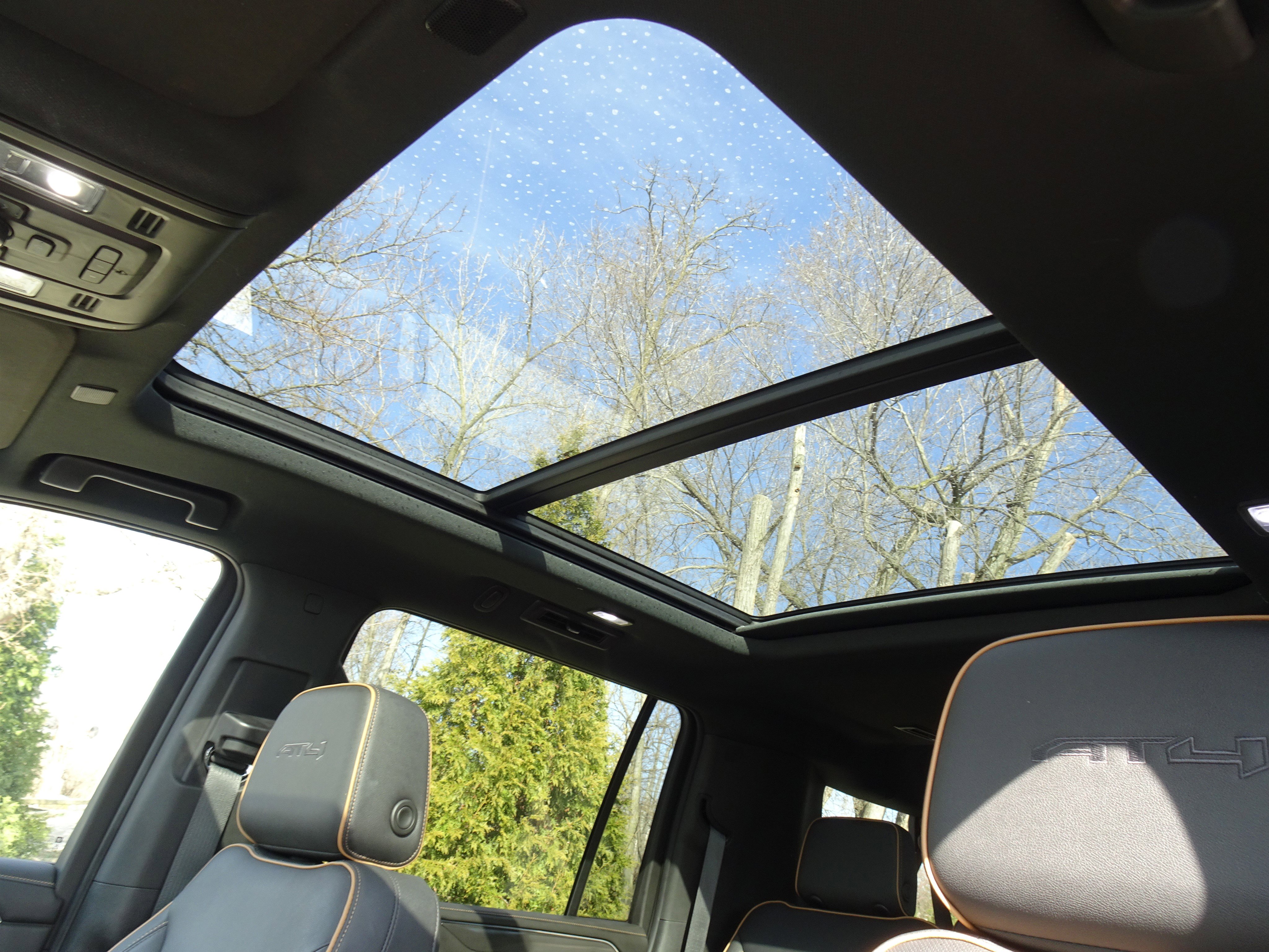 Used 2023 GMC Yukon XL AT4 w/ AT4 Premium Package image 5