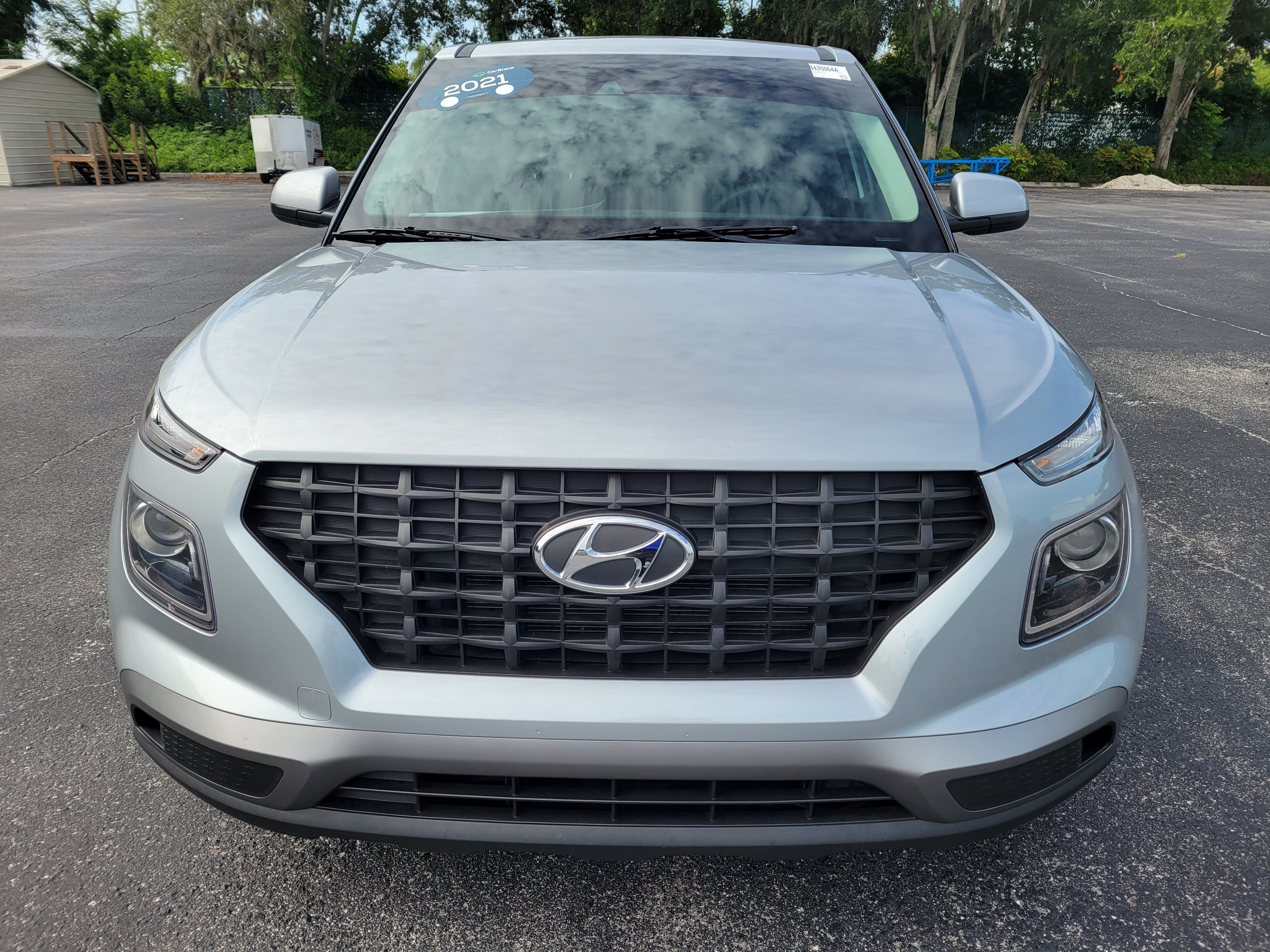 Used 2021 Hyundai Venue SE FWD image 2