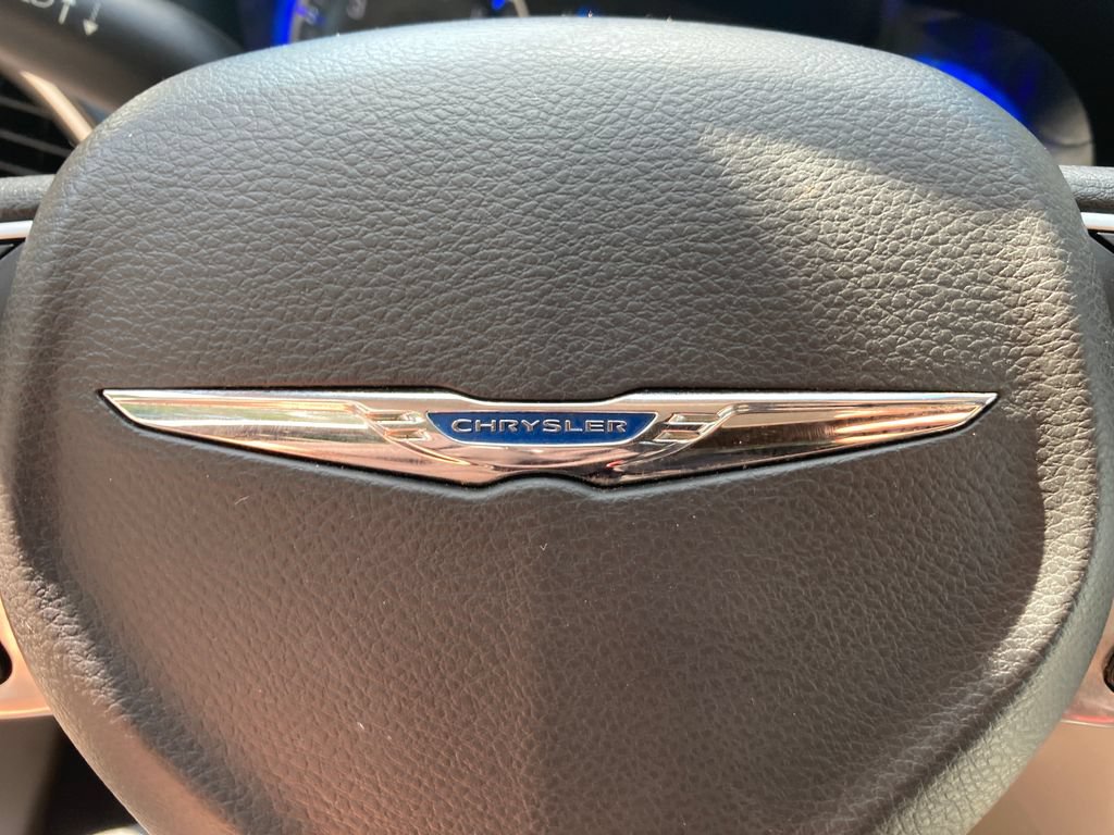 Used 2017 Chrysler Pacifica Touring FWD image 31
