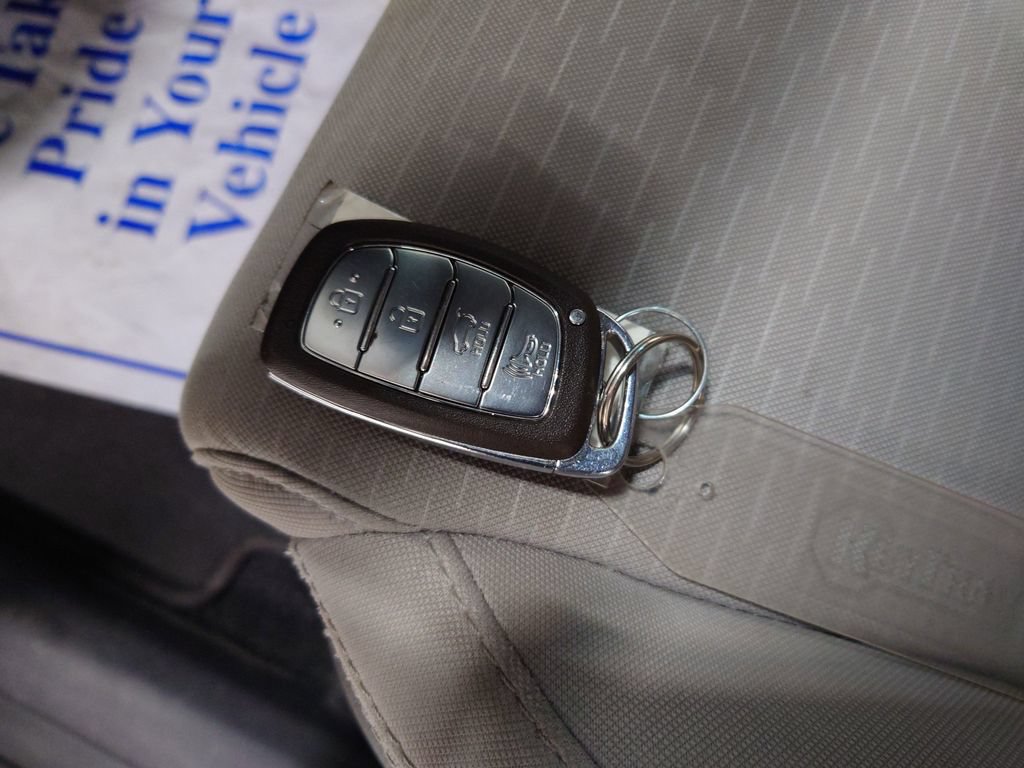 Used 2020 Hyundai Tucson Sport w/ Cargo Package AWD/4WD image 29
