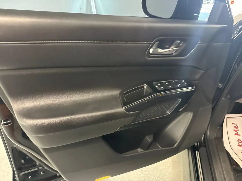 Used 2022 Nissan Pathfinder SV w/ SV Premium Package AWD/4WD image 13