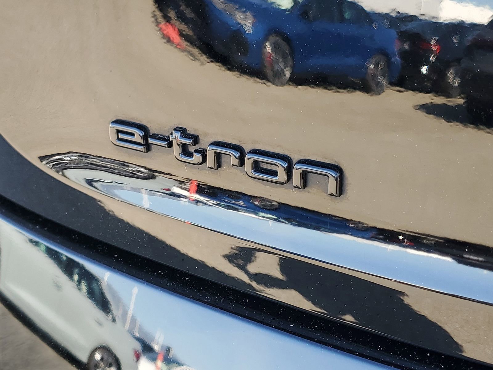 Used 2023 Audi e-tron Premium image 7