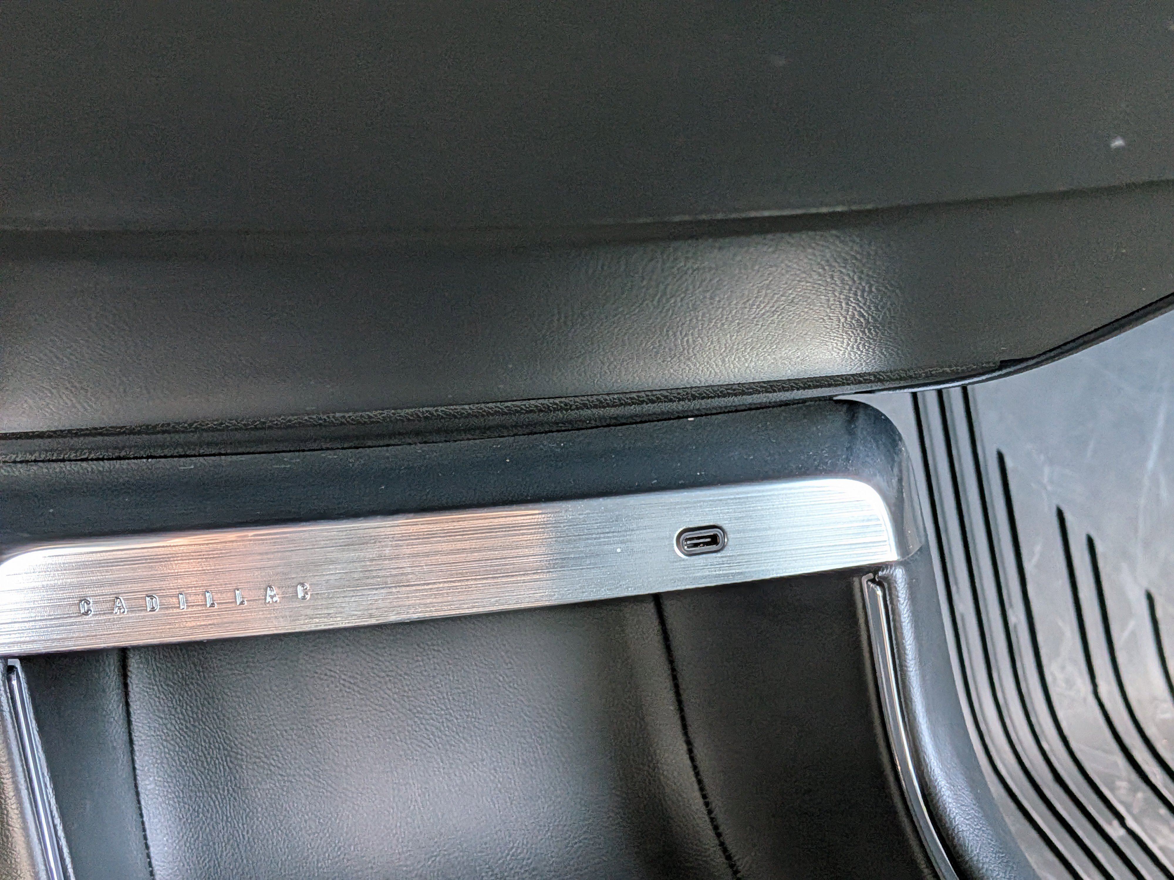Used 2024 Cadillac Lyriq Luxury w/ LPO, Floor Liner Package image 31