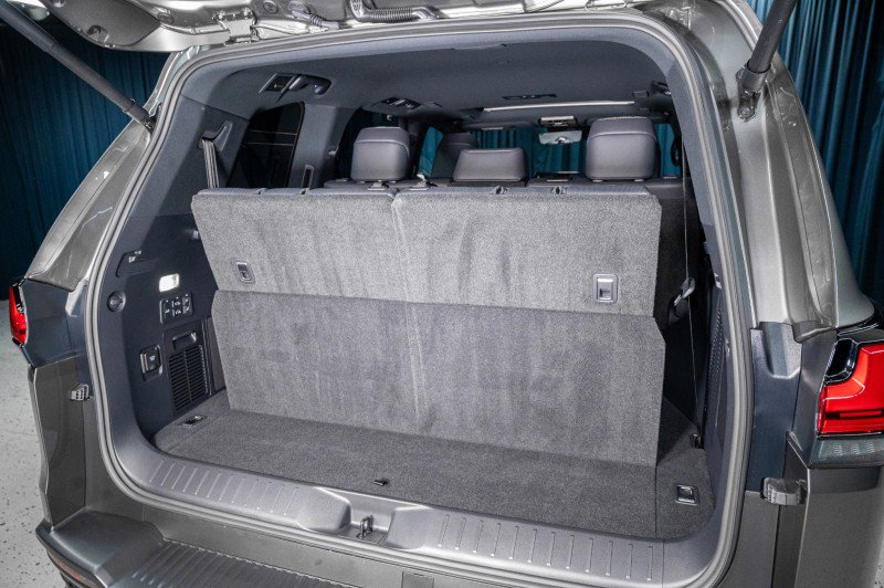 Used 2026 Lexus LX 600 4WD w/ Luxury Package image 6