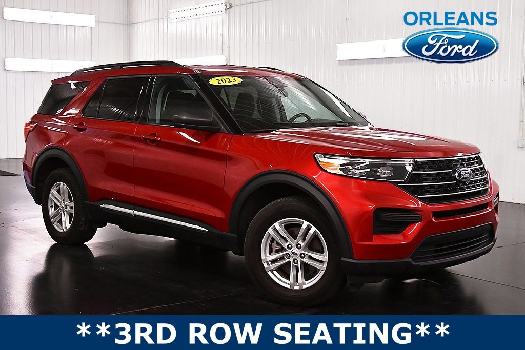 Used 2023 Ford Explorer XLT image 1