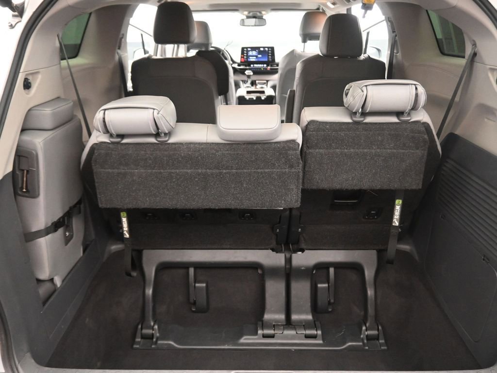Used 2024 Toyota Sienna XLE image 16