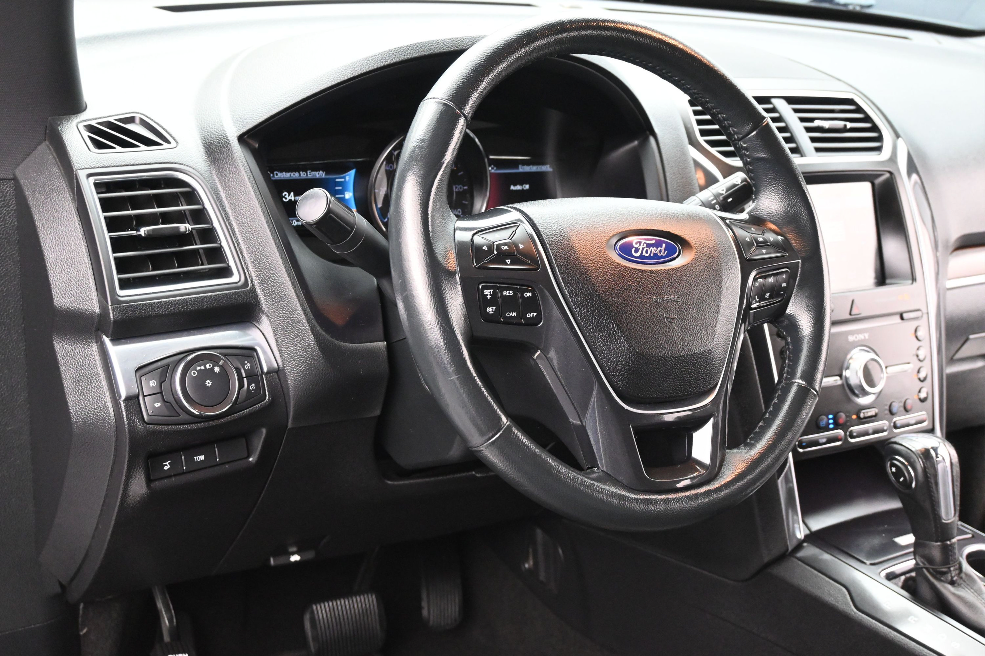 Used 2019 Ford Explorer Limited w/ Class III Trailer Tow Package AWD/4WD image 13