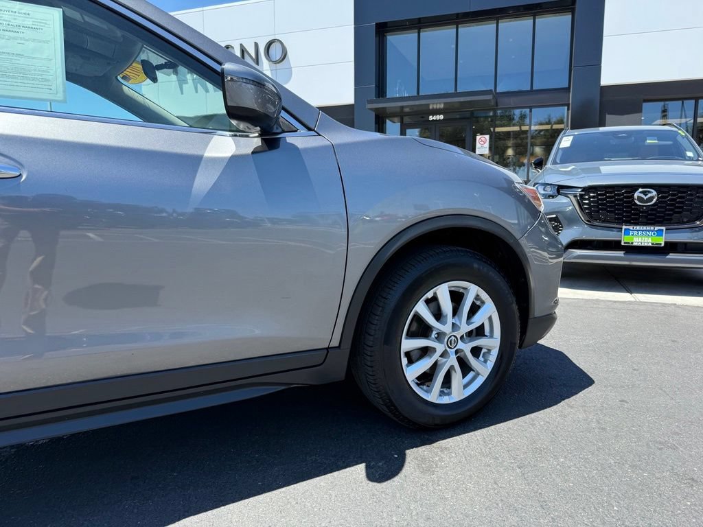 Used 2018 Nissan Rogue SV AWD/4WD image 14