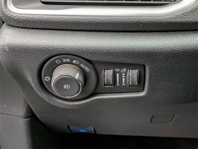 New 2025 Chrysler Pacifica Select w/ Uconnect Theater Family Group image 14