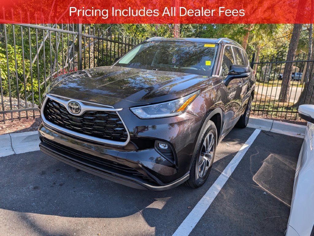 Used 2021 Toyota Highlander XLE FWD image 4
