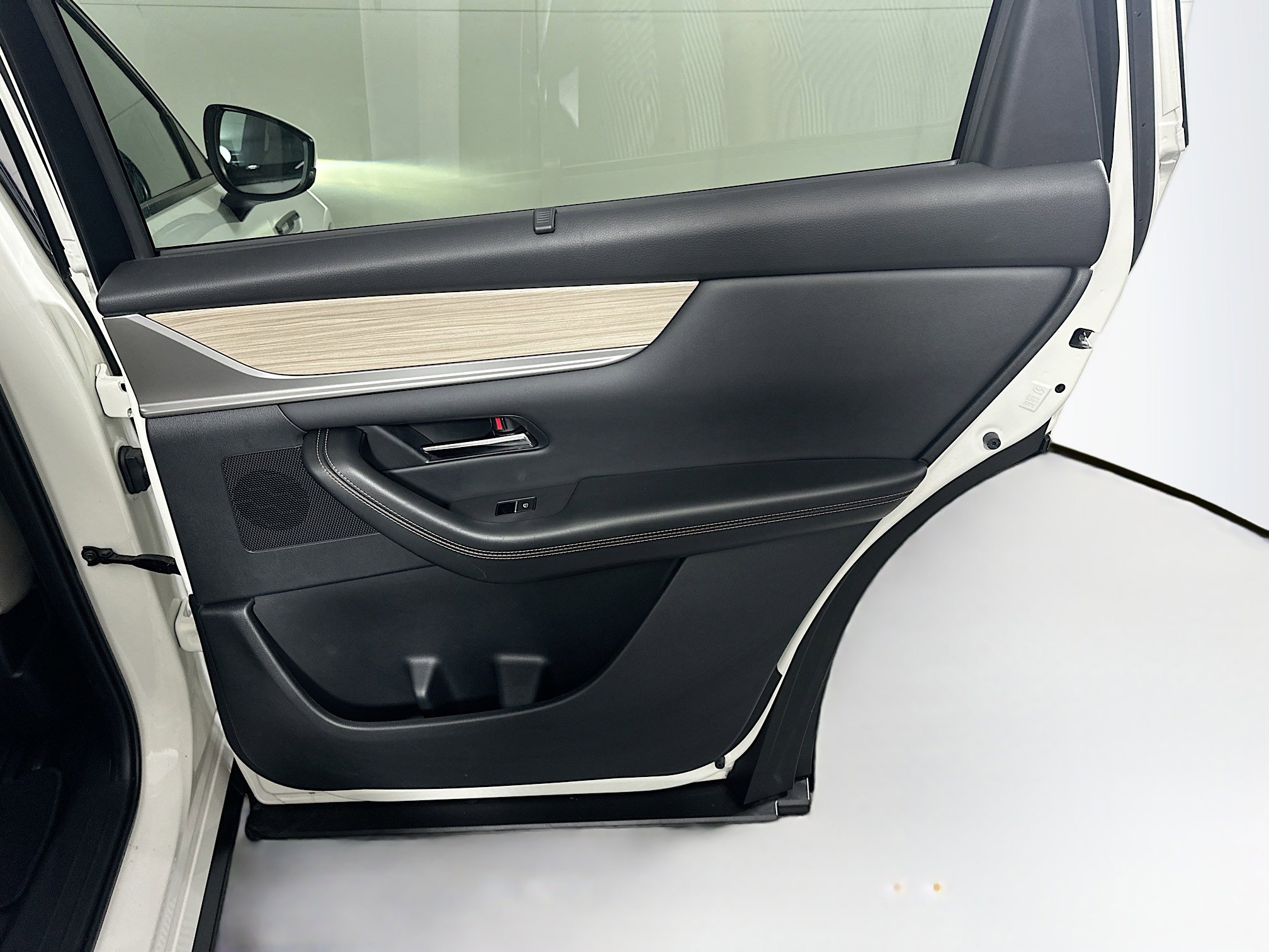 Used 2024 MAZDA CX-90 Plug-In Hybrid w/ Preferred image 33