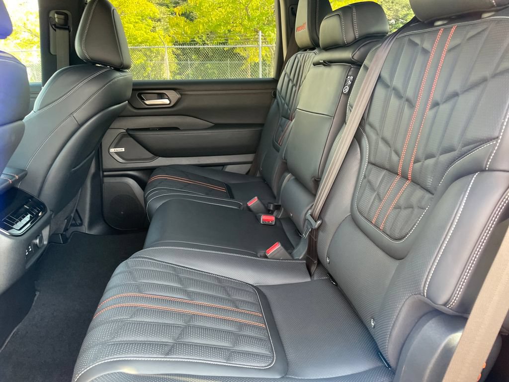 Used 2025 Nissan Armada PRO-4X AWD/4WD image 11