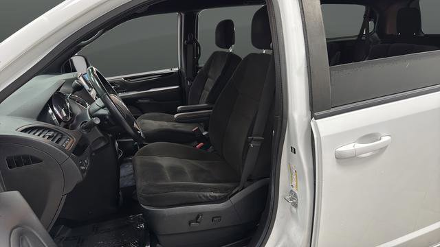 Used 2018 Dodge Grand Caravan SE image 9