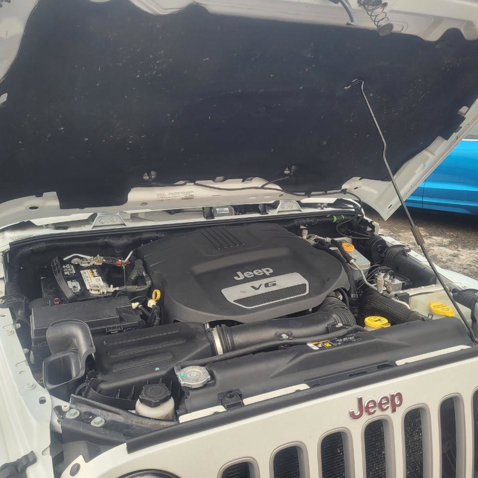 Used 2017 Jeep Wrangler Unlimited Sahara w/ Connectivity Group image 35