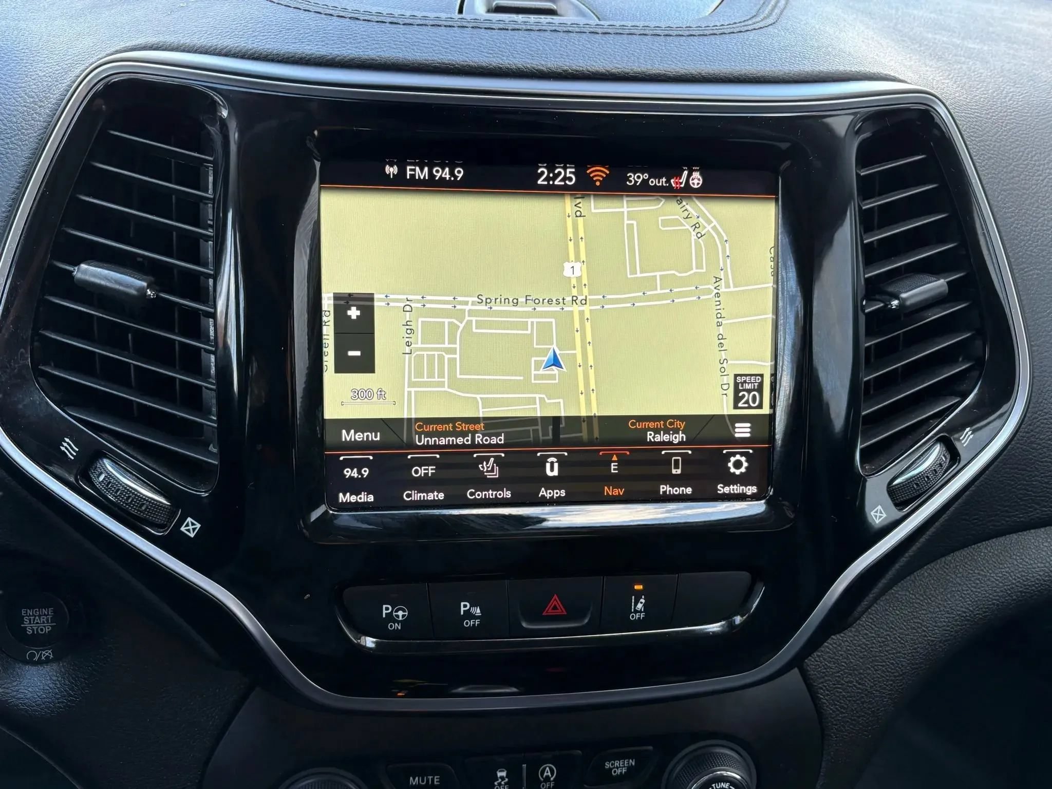 Used 2022 Jeep Cherokee Limited w/ Elite Package AWD/4WD image 40