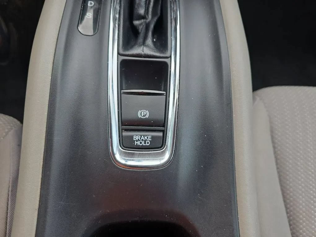 Used 2018 Honda HR-V EX image 32