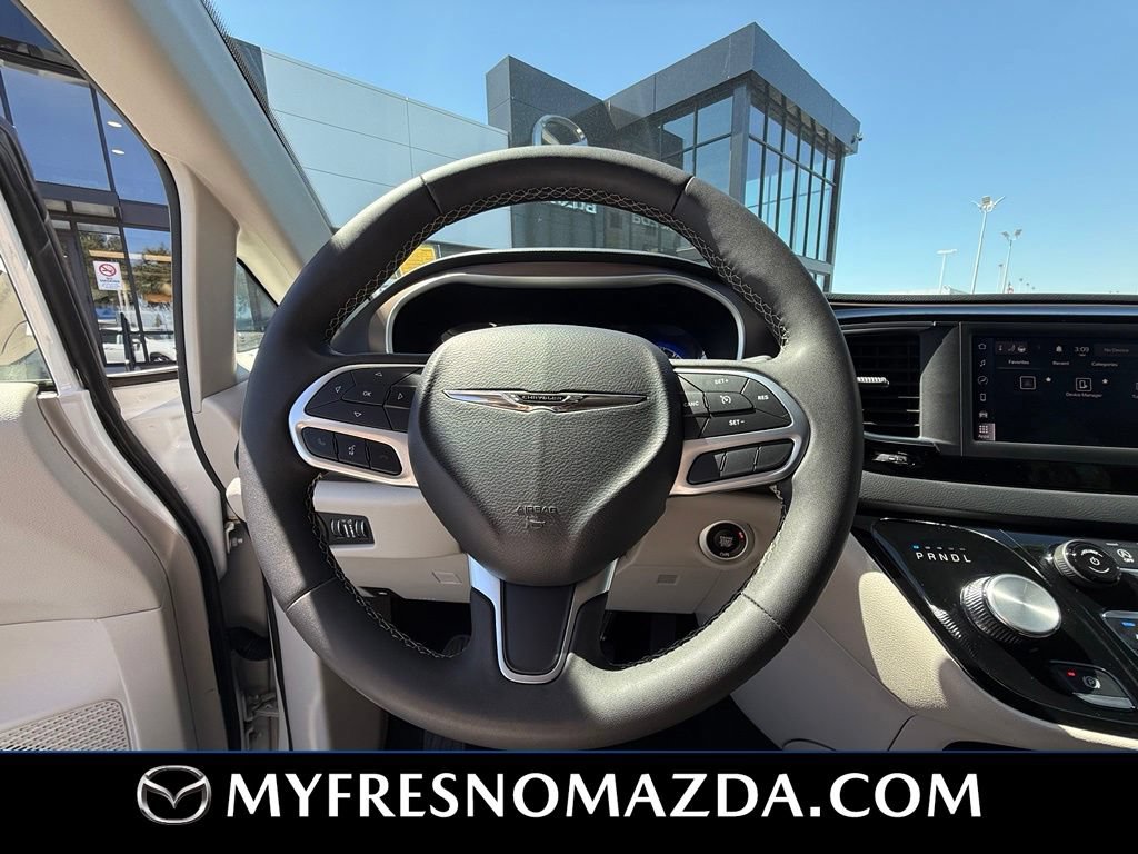 Used 2023 Chrysler Voyager LX FWD image 19