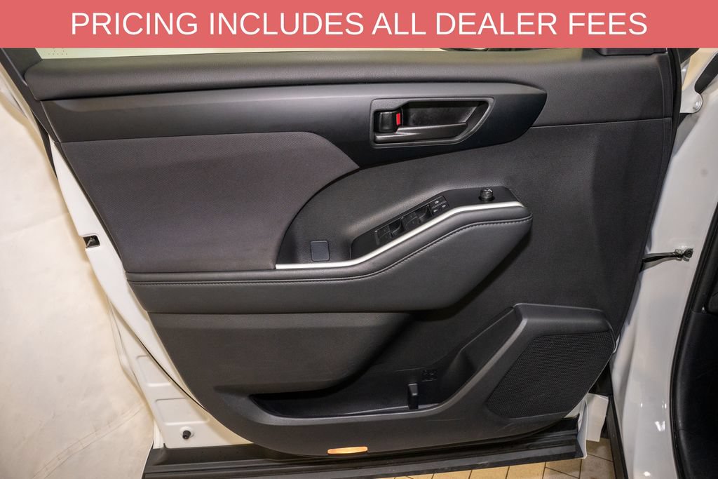 Certified 2025 Toyota Highlander LE AWD/4WD image 12
