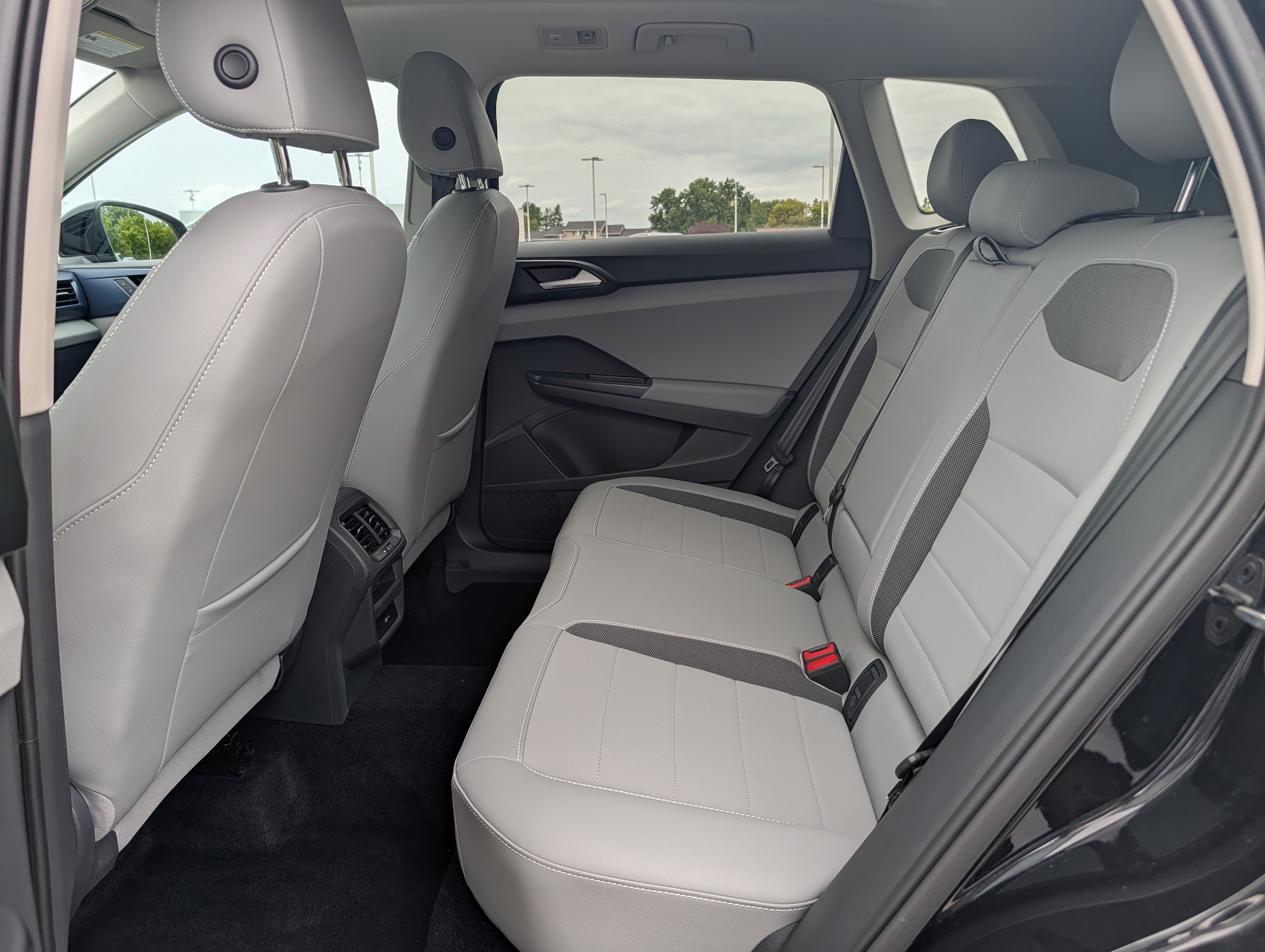 Certified 2023 Volkswagen Taos SE w/ Panoramic Sunroof Package AWD/4WD image 21