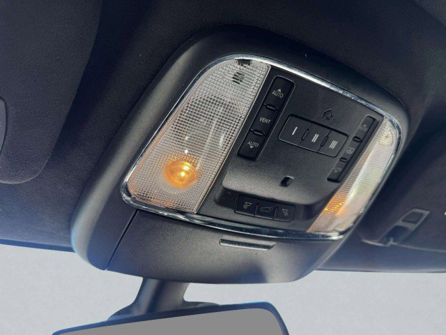 Used 2015 Jeep Grand Cherokee SRT image 33