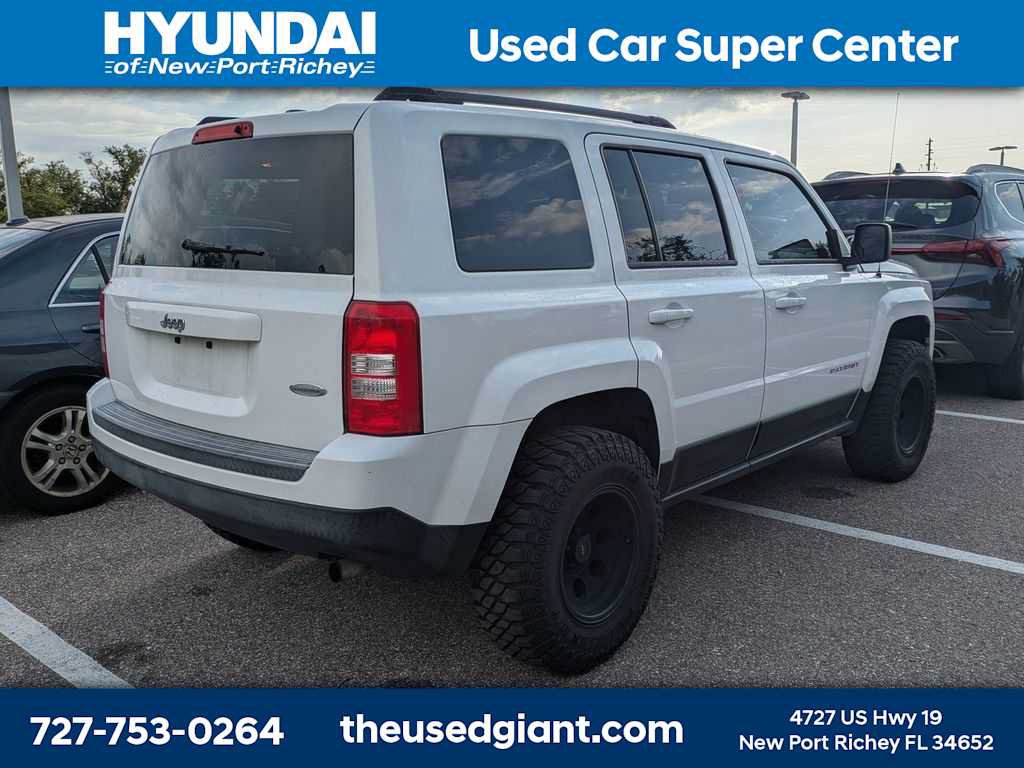 Used 2016 Jeep Patriot Latitude FWD image 2