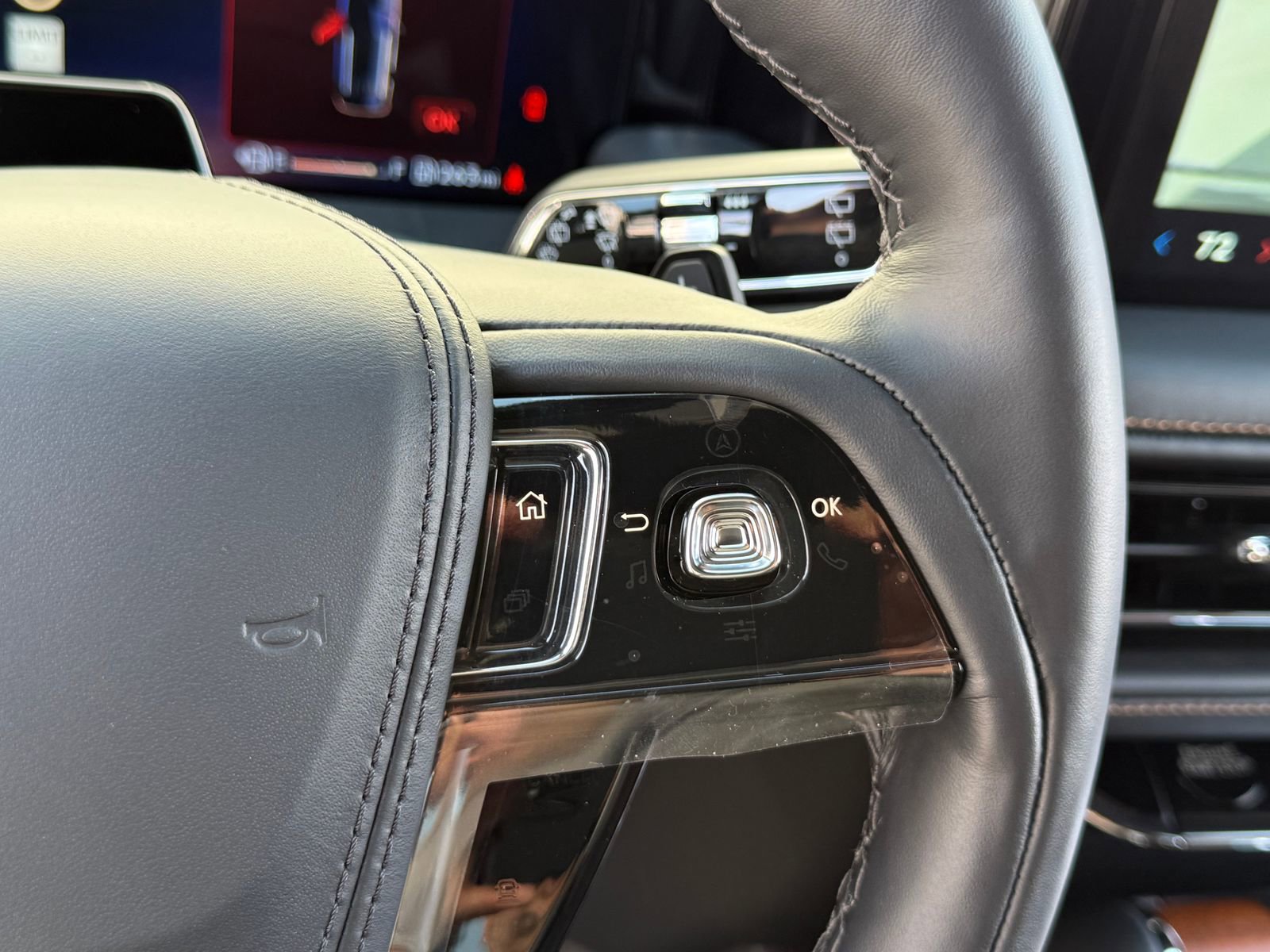 New 2026 Lincoln Aviator Black Label w/ Jet Appearance Package image 30