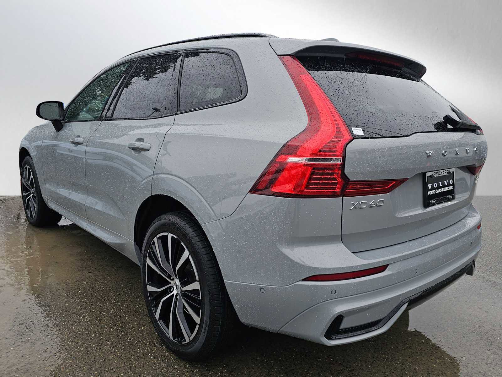 Certified 2025 Volvo XC60 B5 Plus image 5