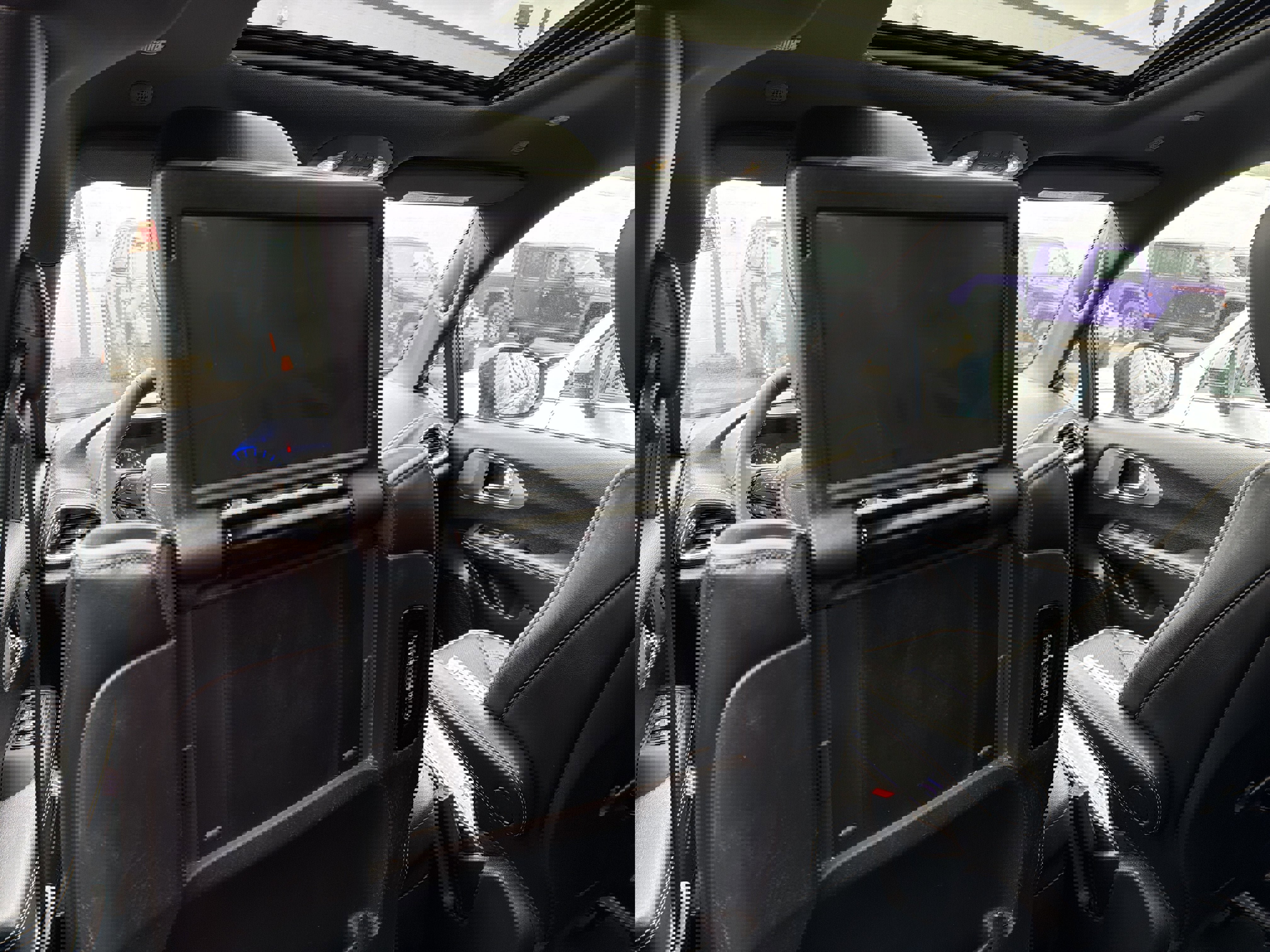 Used 2022 Chrysler Pacifica Limited w/ Uconnect Theater Family Group image 15