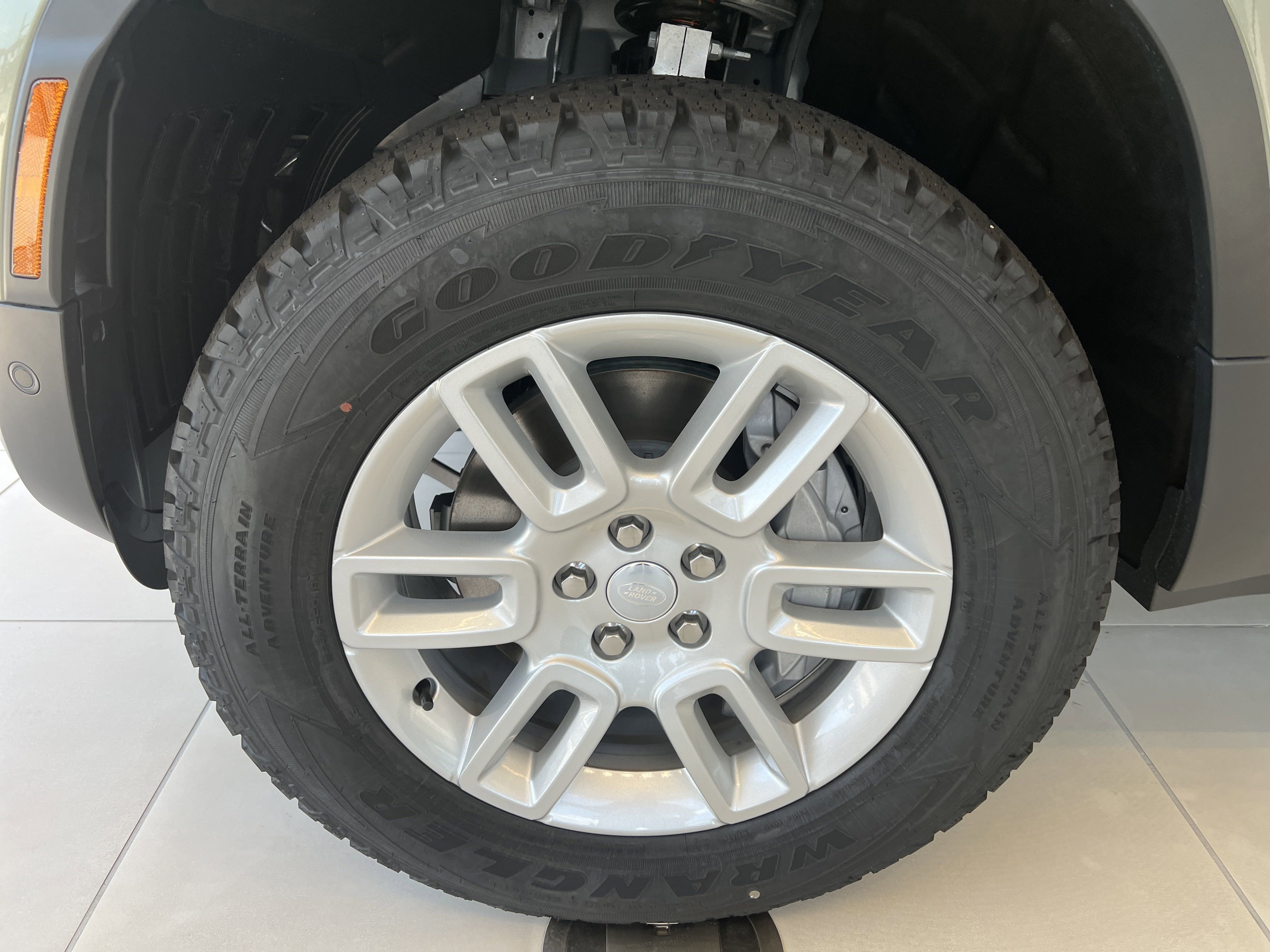 New 2025 Land Rover Defender 110 S image 8